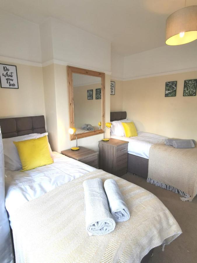 Off Road Parking, Garden, Tv In Every Room Swansea Kültér fotó